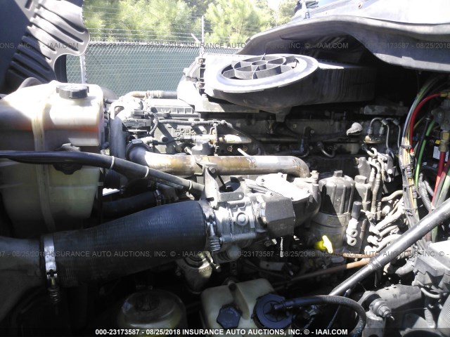 1FUJGLDR5BSAU6226 - 2011 FREIGHTLINER CASCADIA 125  BLACK photo 9