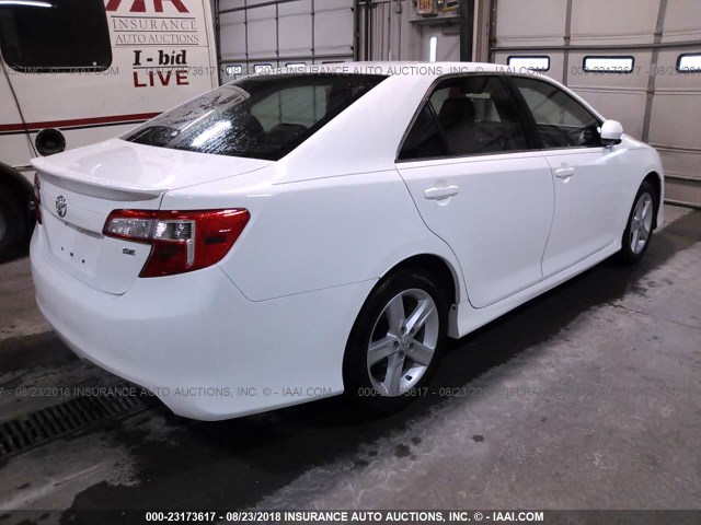 4T1BF1FK3DU709196 - 2013 TOYOTA CAMRY L/SE/LE/XLE 白色 照片 4
