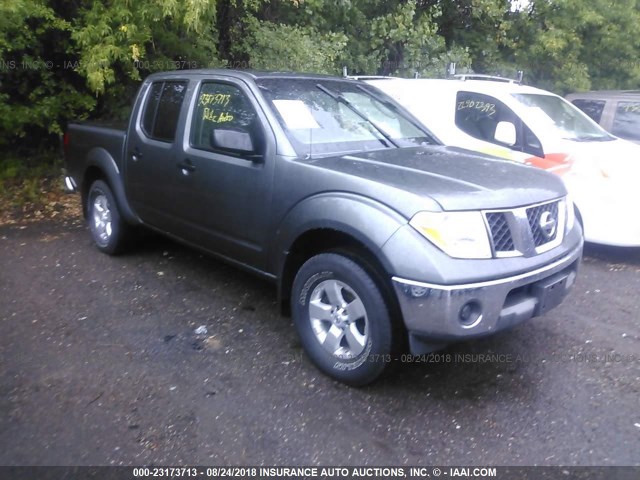 1N6AD07W35C456080 - 2005 NISSAN FRONTIER CREW CAB LE/SE/OFF ROAD GRAY photo 1