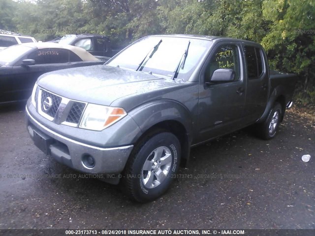 1N6AD07W35C456080 - 2005 NISSAN FRONTIER CREW CAB LE/SE/OFF ROAD GRAY photo 2