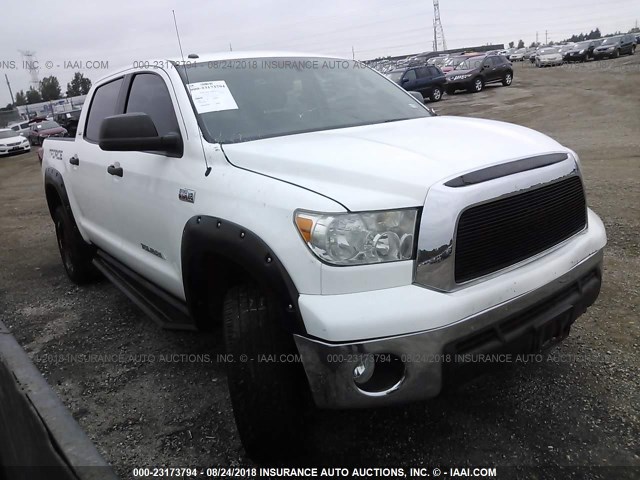 5TFDW5F12CX213069 - 2012 TOYOTA TUNDRA CREWMAX SR5 WHITE photo 1