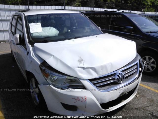 2V4RW3DG9BR659515 - 2011 VOLKSWAGEN ROUTAN SE WHITE photo 6