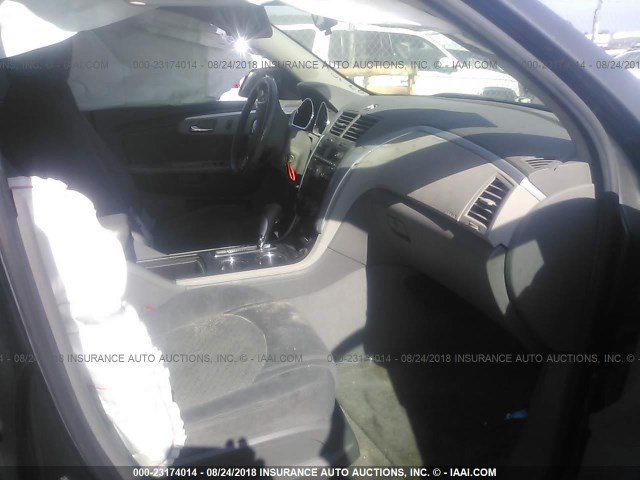 1GNKRFED8BJ207737 - 2011 CHEVROLET TRAVERSE LS GRAY photo 5