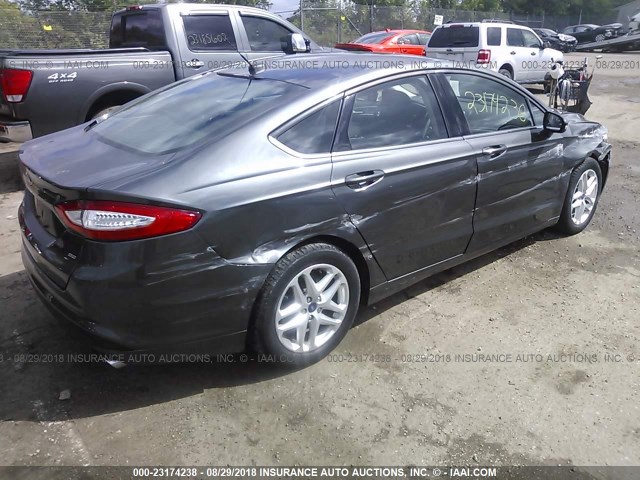 3FA6P0H73FR263363 - 2015 FORD FUSION SE GRAY photo 4