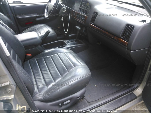 1J4GZ58Y3WC129024 - 1998 JEEP GRAND CHEROKEE LAREDO/TSI GRAY photo 5