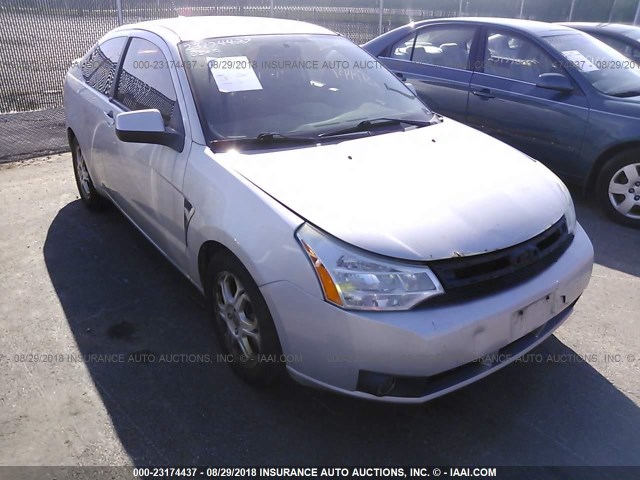 1FAHP33N98W248656 - 2008 FORD FOCUS SE/SEL/SES SILVER photo 1