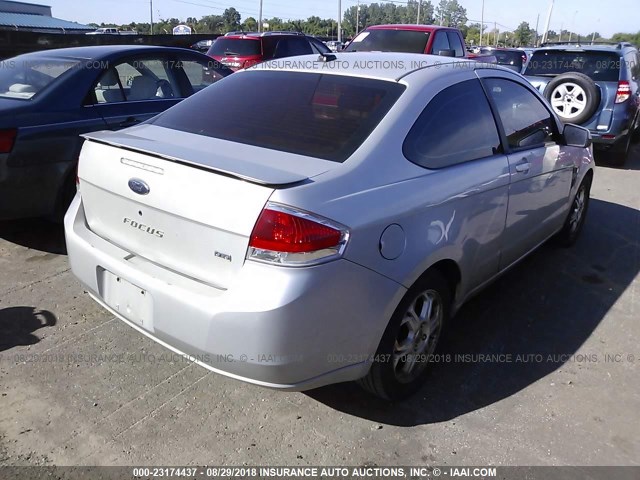 1FAHP33N98W248656 - 2008 FORD FOCUS SE/SEL/SES SILVER photo 4