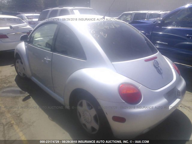 3VWBC21C6YM501730 - 2000 VOLKSWAGEN NEW BEETLE GL 银色 照片 3