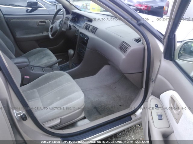 4T1BG22K9XU891838 - 1999 TOYOTA CAMRY CE/LE/XLE 金色 照片 5