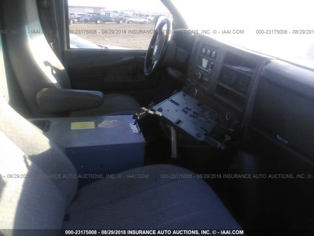 1GCSGAFX3D1151655 - 2013 CHEVROLET EXPRESS G1500  BLACK photo 5