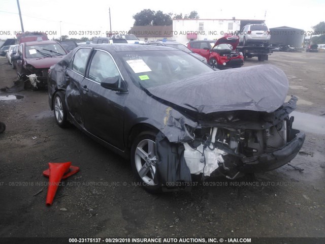 4T1BF1FK4DU664463 - 2013 TOYOTA CAMRY L/SE/LE/XLE 灰色 照片 1