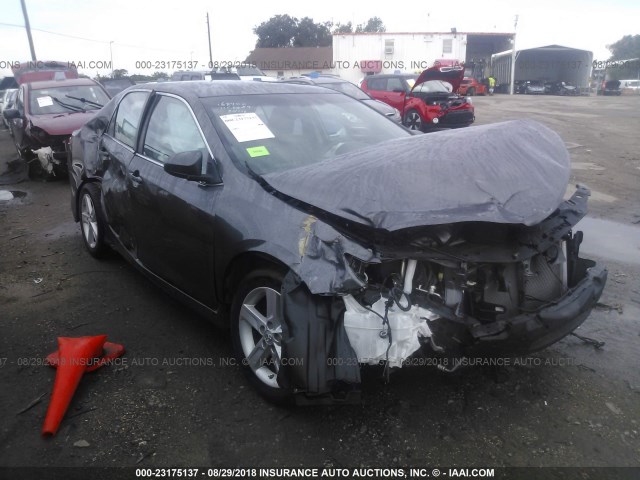 4T1BF1FK4DU664463 - 2013 TOYOTA CAMRY L/SE/LE/XLE 灰色 照片 6