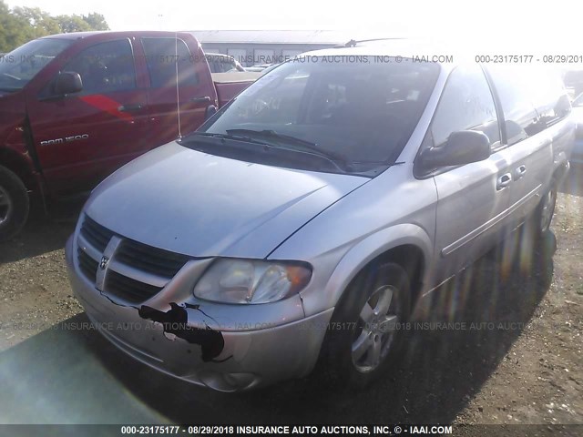 2D4GP44L15R320871 - 2005 DODGE GRAND CARAVAN SXT SILVER photo 2