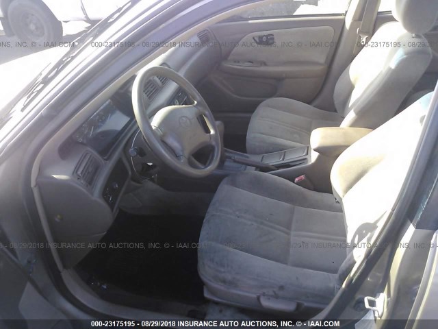 4T1BG22KXXU509042 - 1999 TOYOTA CAMRY CE/LE/XLE 金色 照片 5