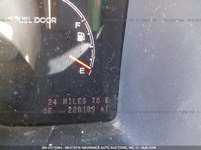 5LMFU27525LJ24846 - 2005 LINCOLN NAVIGATOR 香槟色 照片 7