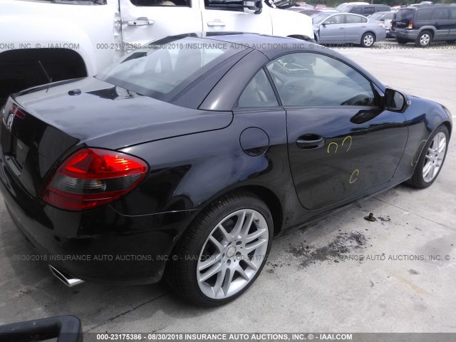 WDBWK54F99F214445 - 2009 MERCEDES-BENZ SLK 300 BLACK photo 4