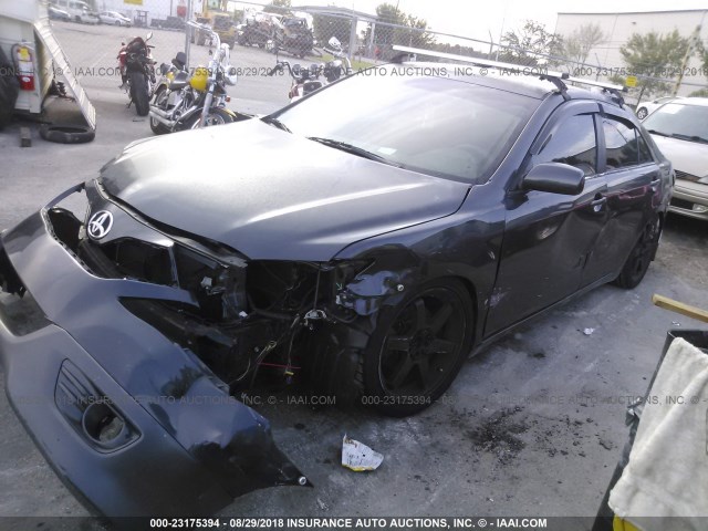 4T1BF3EKXAU042491 - 2010 TOYOTA CAMRY SE/LE/XLE GRAY photo 2