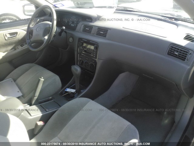 JT2BF22K410315850 - 2001 TOYOTA CAMRY CE/LE/XLE 银色 照片 5