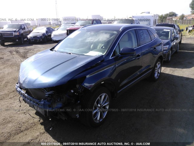 5LMCJ2D98HUL50066 - 2017 LINCOLN MKC SELECT BLUE photo 2