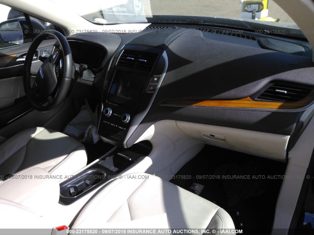 5LMCJ2D98HUL50066 - 2017 LINCOLN MKC SELECT 蓝色 照片 5