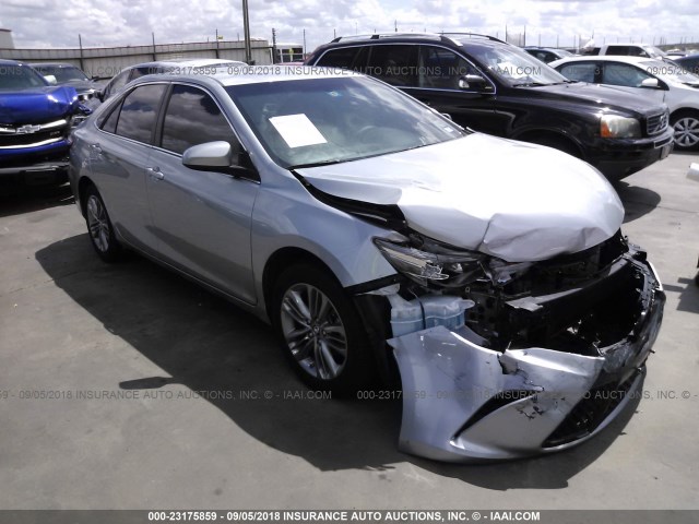 4T1BF1FK8HU706493 - 2017 TOYOTA CAMRY LE/XLE/SE/XSE SILVER photo 1