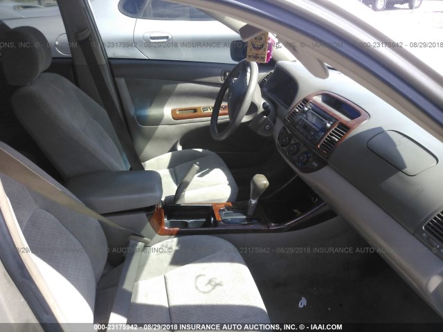 4T1BF32K62U519438 - 2002 TOYOTA CAMRY LE/XLE/SE Gümüş foto 5