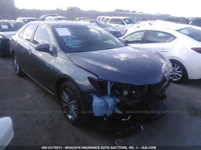 4T1BF1FK8GU145372 - 2016 TOYOTA CAMRY LE/XLE/SE/XSE 灰色 照片 1