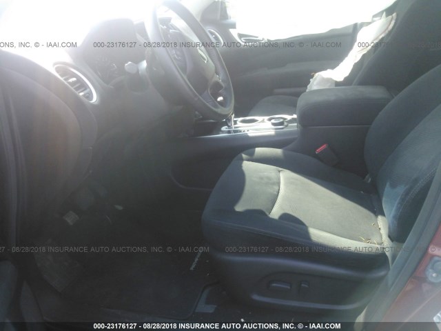 5N1AR2MM8DC603992 - 2013 NISSAN PATHFINDER S/SV/SL/PLATINUM RED photo 5