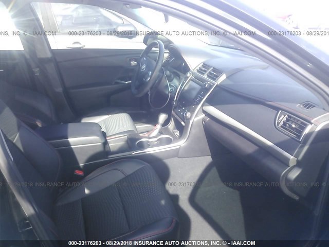 4T1BF1FK9FU108278 - 2015 TOYOTA CAMRY LE/XLE/SE/XSE 黑色 照片 5