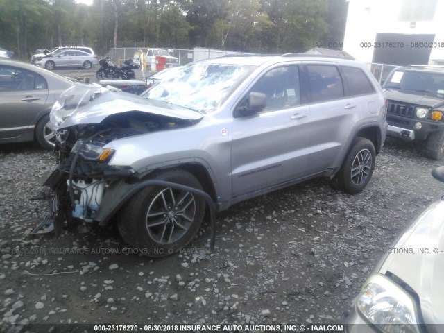 1C4RJFLG6JC102340 - 2018 JEEP GRAND CHEROKEE TRAILHAWK SILVER photo 2