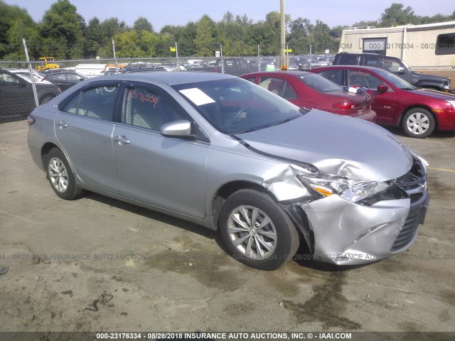 4T1BF1FK0FU090575 - 2015 TOYOTA CAMRY LE/XLE/SE/XSE 银色 照片 1
