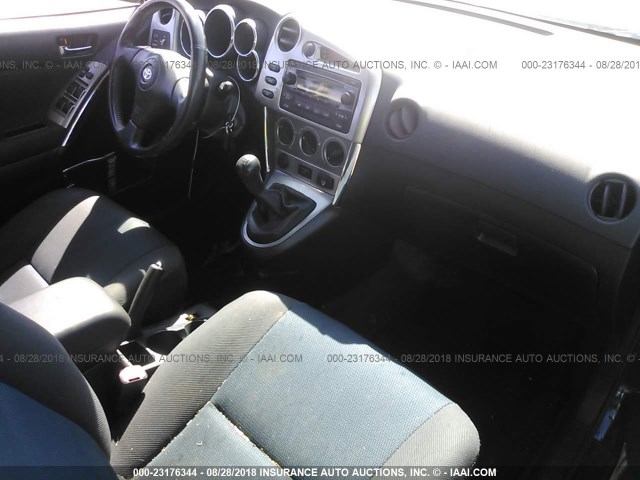 2T1KR32E05C353408 - 2005 TOYOTA COROLLA MATRIX XR BLACK photo 5