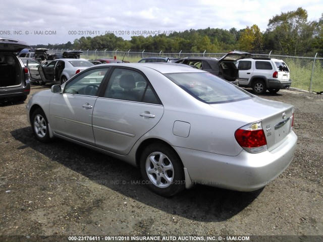 4T1BE32K45U405753 - 2005 TOYOTA CAMRY LE/XLE/SE Күміс фото 3