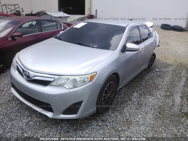 4T1BF1FK6CU196993 - 2012 TOYOTA CAMRY SE/LE/XLE SILVER photo 2