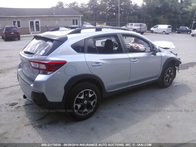 JF2GTABC6JH318082 - 2018 SUBARU CROSSTREK PREMIUM Արծաթագույն լուսանկար 4