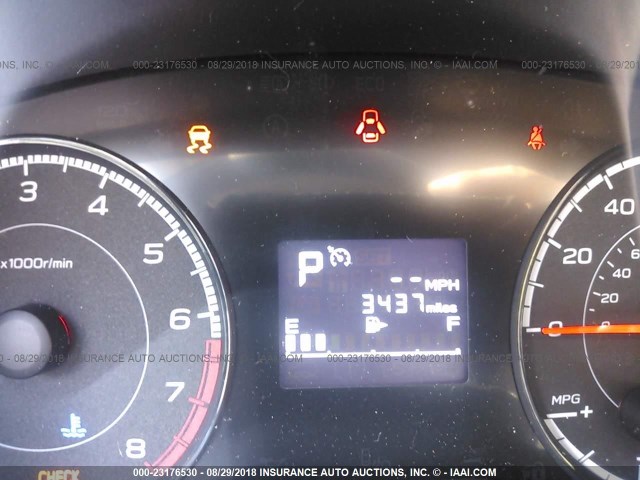 JF2GTABC6JH318082 - 2018 SUBARU CROSSTREK PREMIUM Արծաթագույն լուսանկար 7