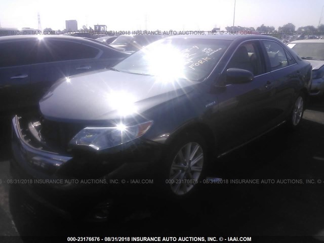 4T1BD1FK3DU065334 - 2013 TOYOTA CAMRY HYBRID/LE/XLE 灰色 照片 2