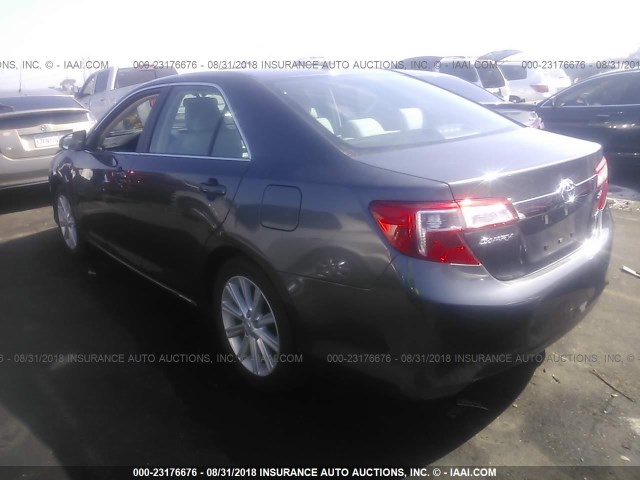 4T1BD1FK3DU065334 - 2013 TOYOTA CAMRY HYBRID/LE/XLE 灰色 照片 3
