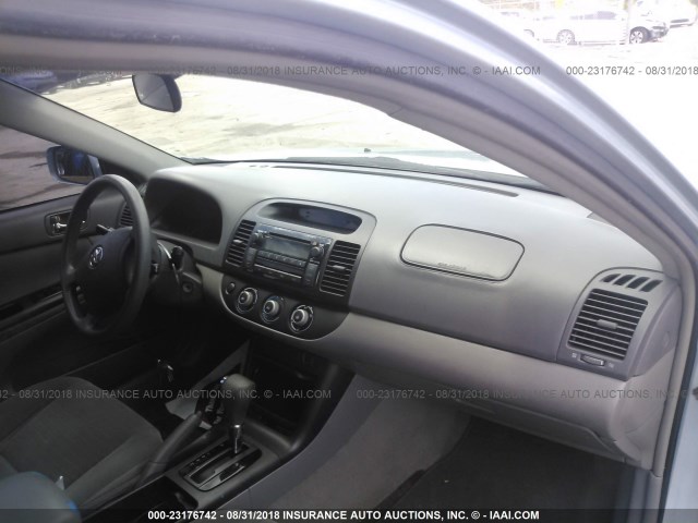 4T1BE32K25U571897 - 2005 TOYOTA CAMRY LE/XLE/SE 蓝色 照片 5