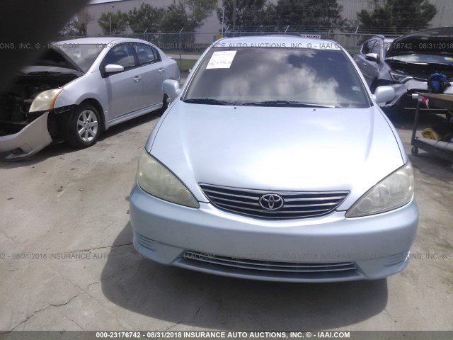 4T1BE32K25U571897 - 2005 TOYOTA CAMRY LE/XLE/SE 蓝色 照片 6