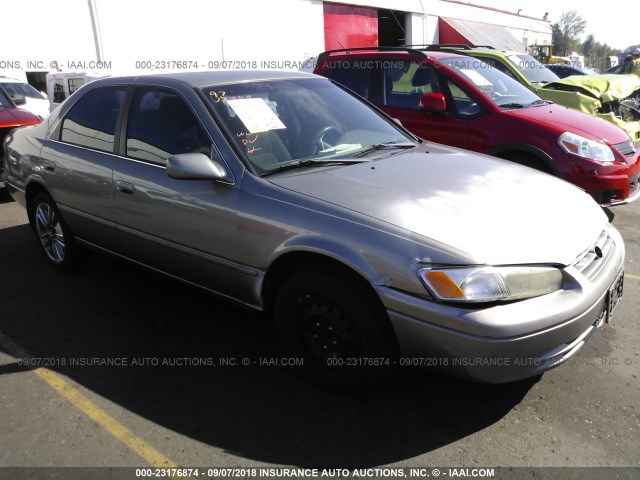 4T1BG22K2WU321162 - 1998 TOYOTA CAMRY CE/LE/XLE 灰色 照片 1