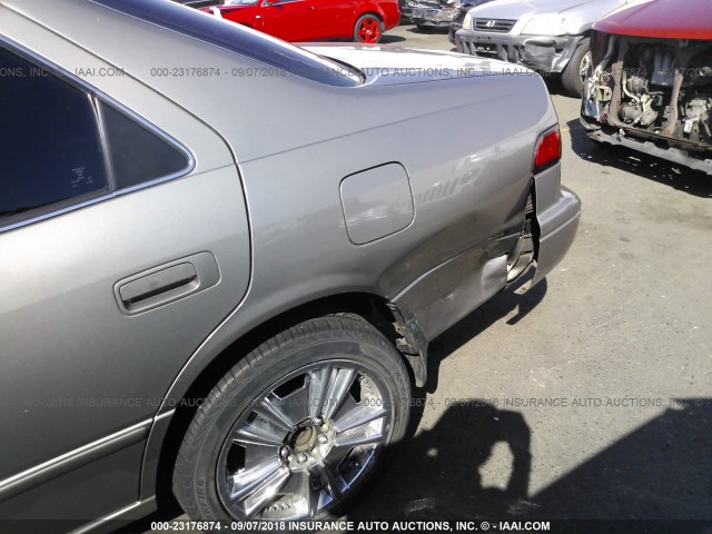 4T1BG22K2WU321162 - 1998 TOYOTA CAMRY CE/LE/XLE 灰色 照片 6