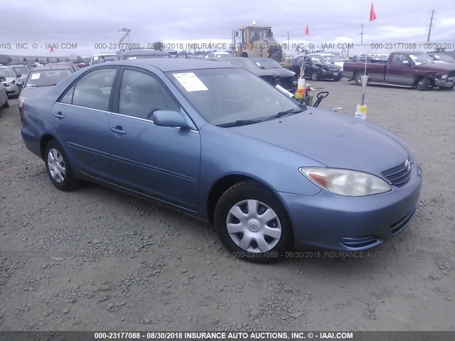 JTDBE32K820046883 - 2002 TOYOTA CAMRY LE/XLE/SE Mavi foto 1