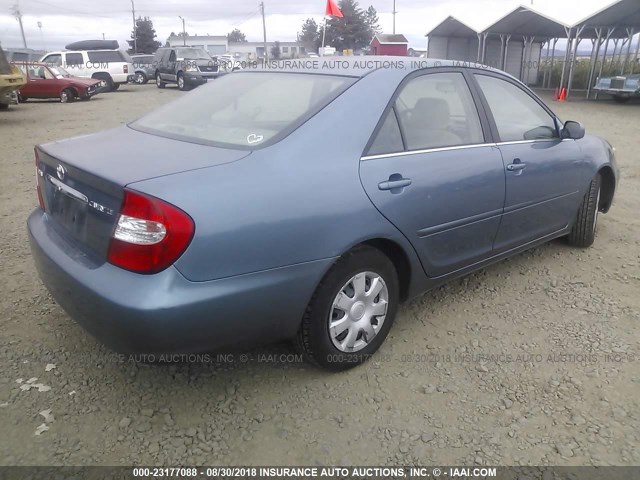 JTDBE32K820046883 - 2002 TOYOTA CAMRY LE/XLE/SE BLUE photo 4