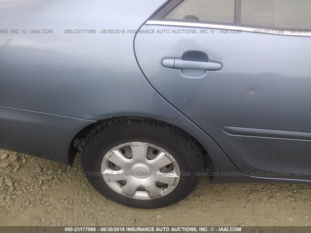 JTDBE32K820046883 - 2002 TOYOTA CAMRY LE/XLE/SE Mavi foto 6