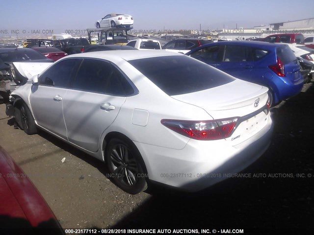 4T1BF1FK7GU208039 - 2016 TOYOTA CAMRY LE/XLE/SE/XSE 白色 照片 3