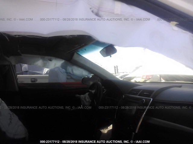 4T1BF1FK7GU208039 - 2016 TOYOTA CAMRY LE/XLE/SE/XSE 白色 照片 5