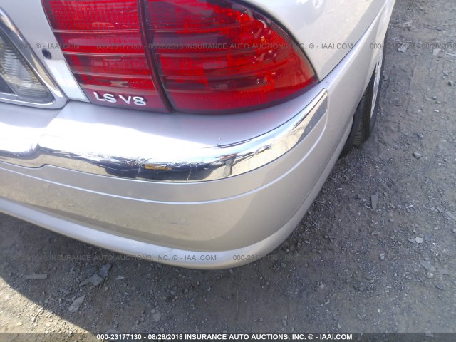 1LNHM87A32Y709316 - 2002 LINCOLN LS 银色 照片 6
