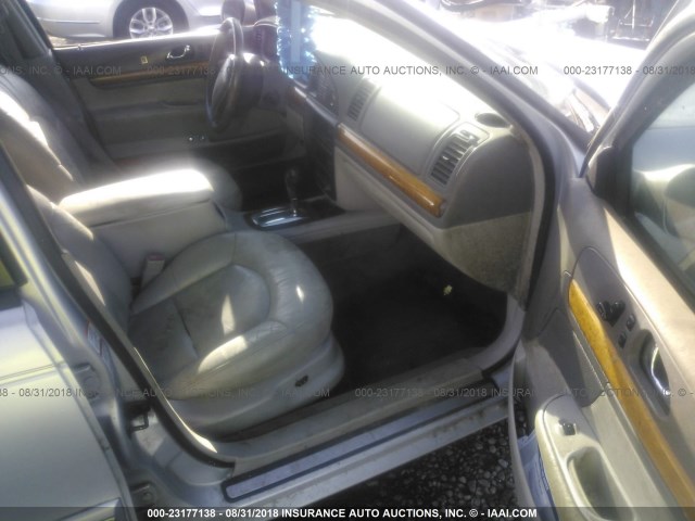 1LNHM97V22Y634410 - 2002 LINCOLN CONTINENTAL  Srebrny zdjęcie 5