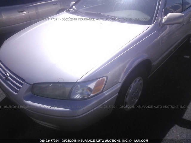 4T1BG22K1XU915064 - 1999 TOYOTA CAMRY CE/LE/XLE 米色 照片 6